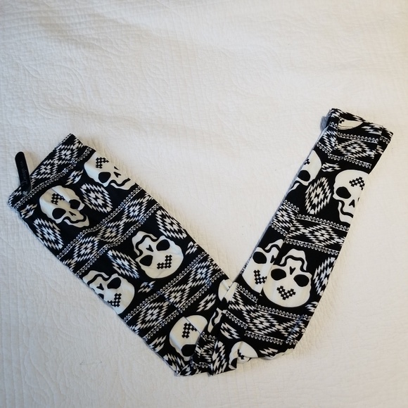 Perfect for Halloween! Super soft and so cute! - Picture 2 of 4